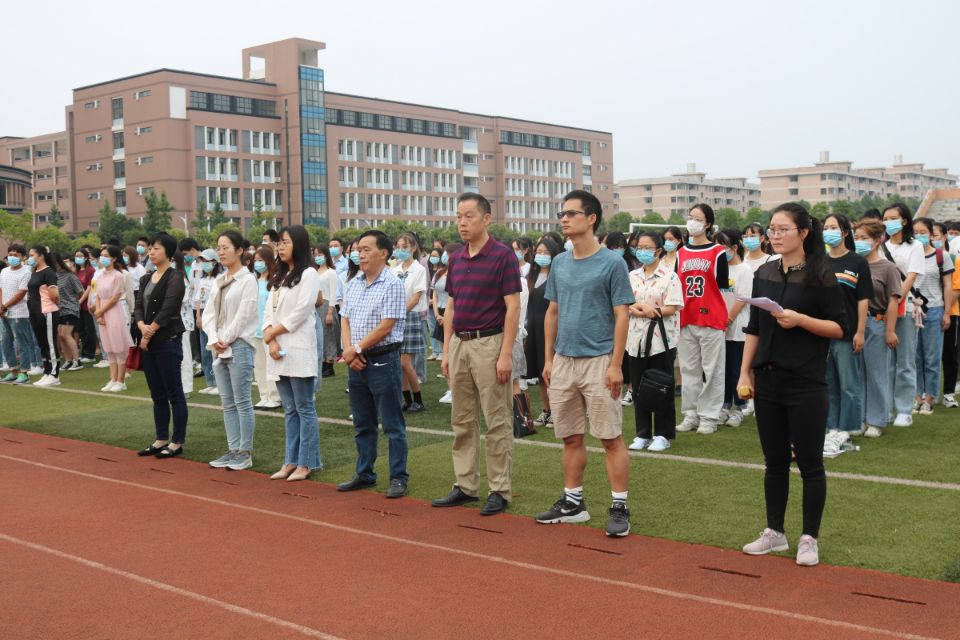 材化学院举行新学期升旗仪式