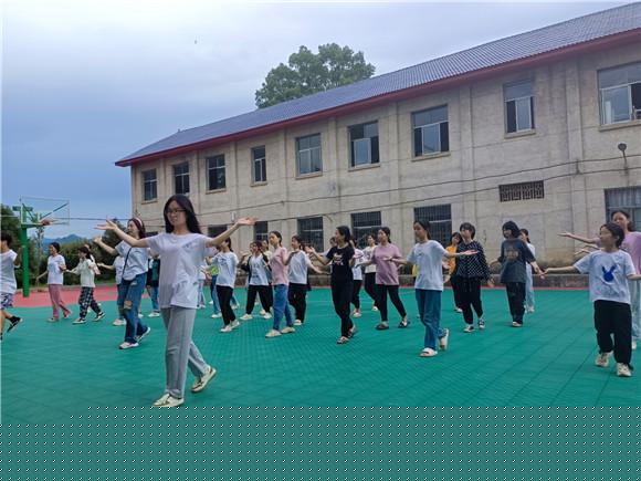 beat365正版唯一官网必一：关注留守儿童，用“心”播种“爱”